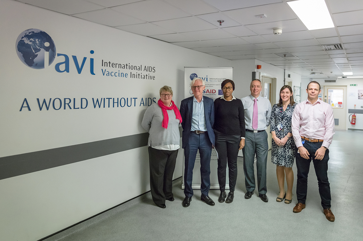 Sir Norman Lamb with Dr Julia Makinde, Dr Jill Gilmour and colleagues at the IAVI Human Immunology Laboratory in 2018